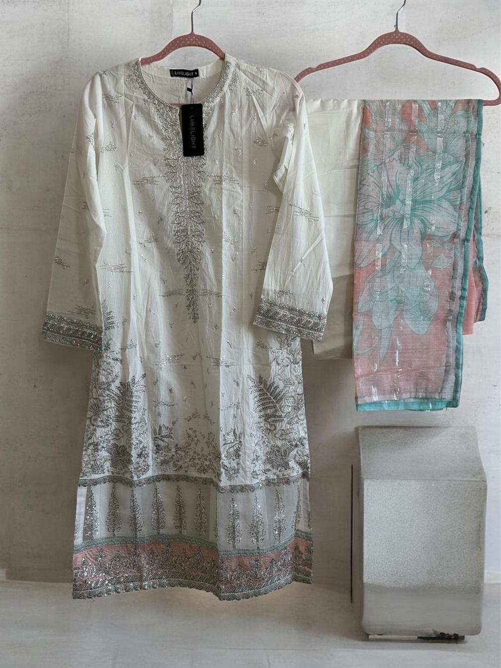 Pakistani Women’s Tunic Dress with Pastel Accents 3Pc